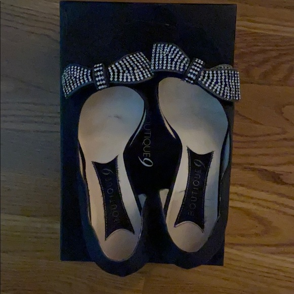 Boutique 9 Black satin heels with diamond bow - Picture 3 of 6